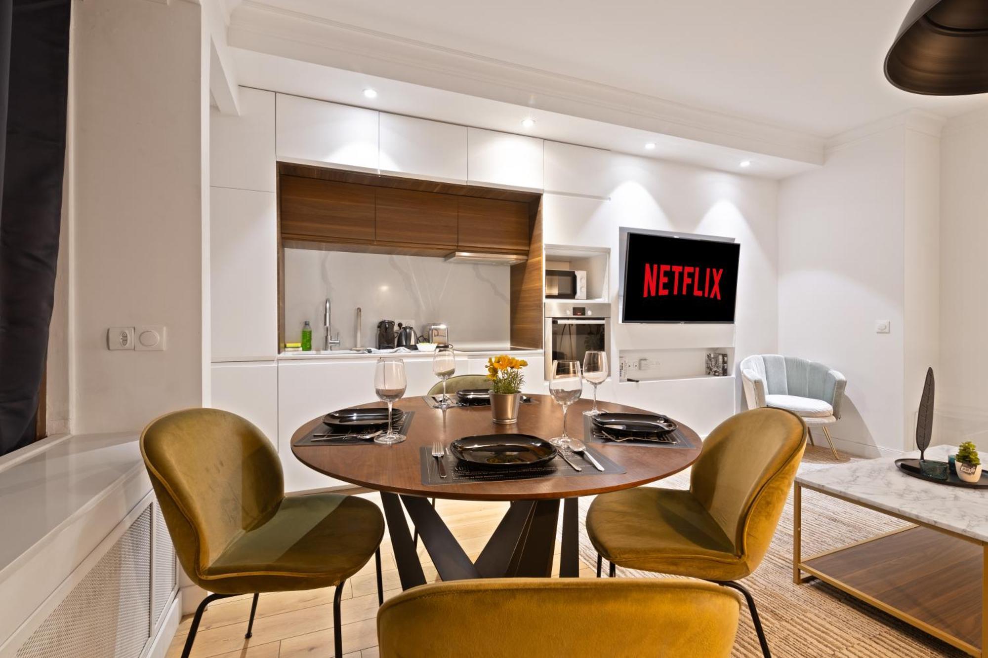 Quartier Arc De Triomphe 4 Free Netflix Apartment